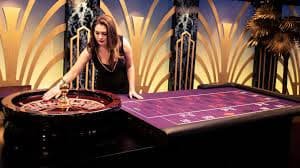 Live Sakong dealer table on bolapelangi 1 with cards displayed and player seats